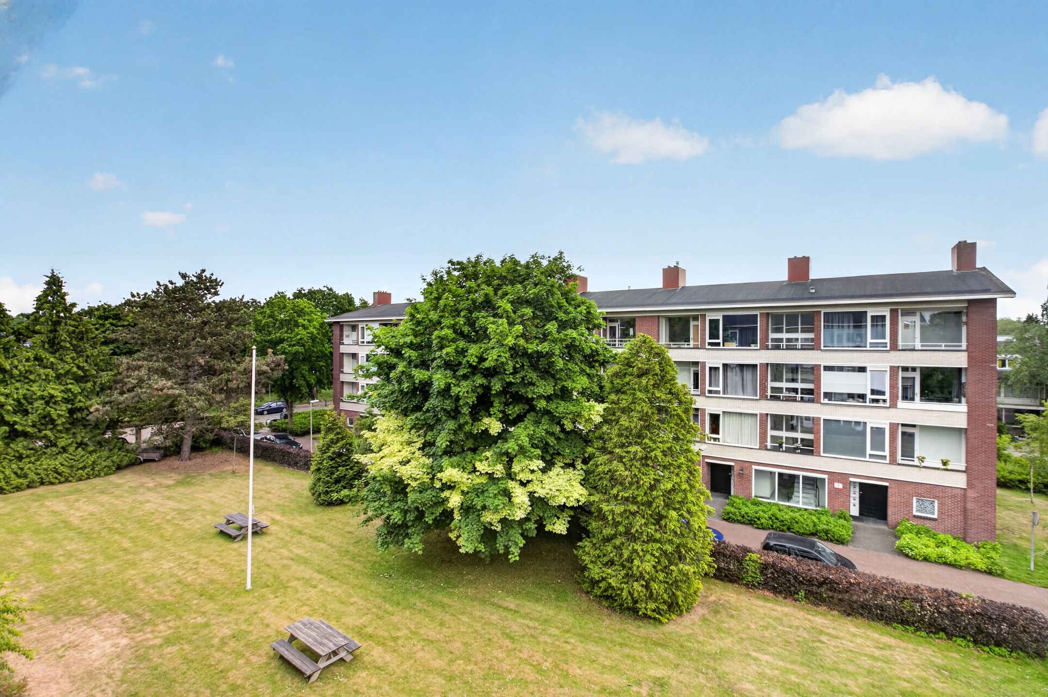 Spacious and Light 3-Room Corner Apartment with Three Balconies in Bussum Oostereng — 18