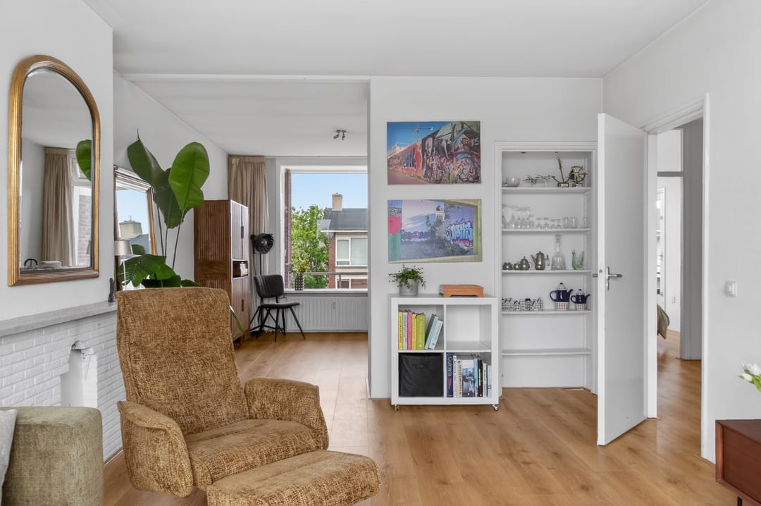 Spacious and Light 3-Room Corner Apartment with Three Balconies in Bussum Oostereng — 8