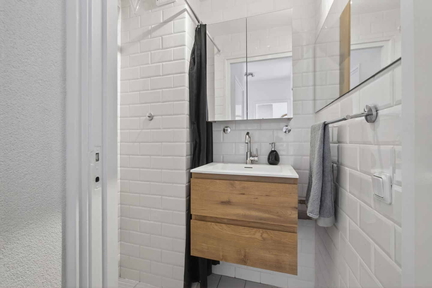Spacious and Light 3-Room Corner Apartment with Three Balconies in Bussum Oostereng — 25