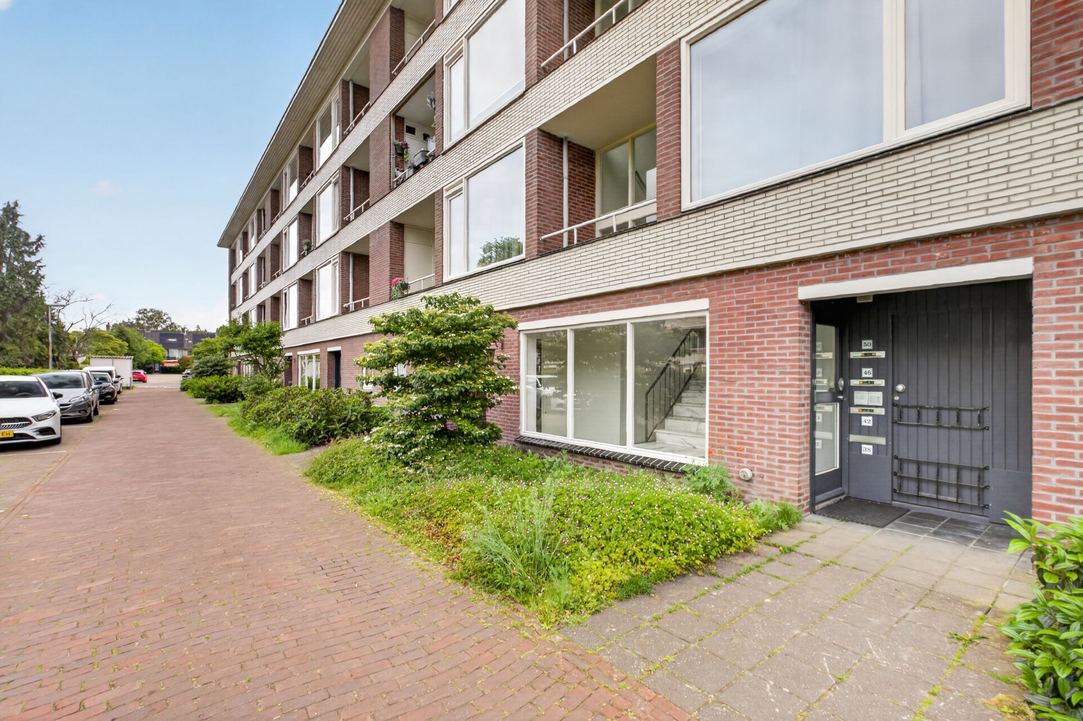 Spacious and Light 3-Room Corner Apartment with Three Balconies in Bussum Oostereng — 30