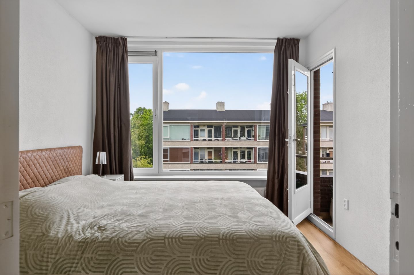 Spacious and Light 3-Room Corner Apartment with Three Balconies in Bussum Oostereng — 20