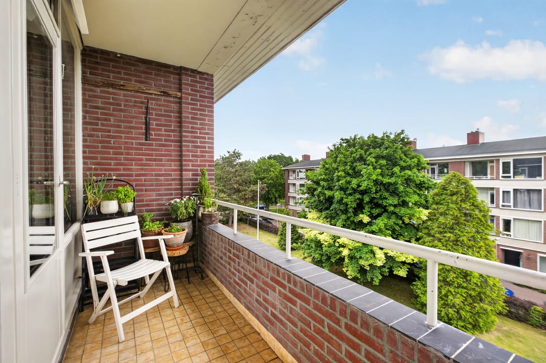 Spacious and Light 3-Room Corner Apartment with Three Balconies in Bussum Oostereng — 17