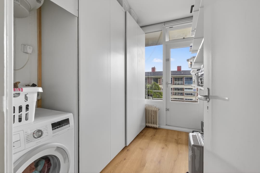 Spacious and Light 3-Room Corner Apartment with Three Balconies in Bussum Oostereng — 28