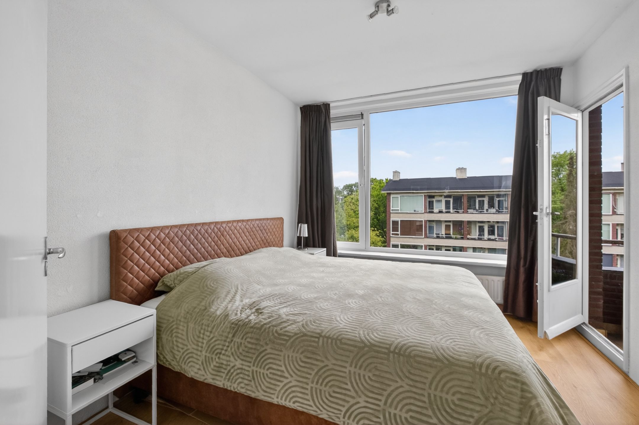 Spacious and Light 3-Room Corner Apartment with Three Balconies in Bussum Oostereng — 21
