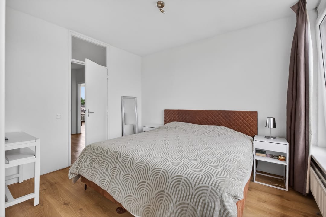 Spacious and Light 3-Room Corner Apartment with Three Balconies in Bussum Oostereng — 22