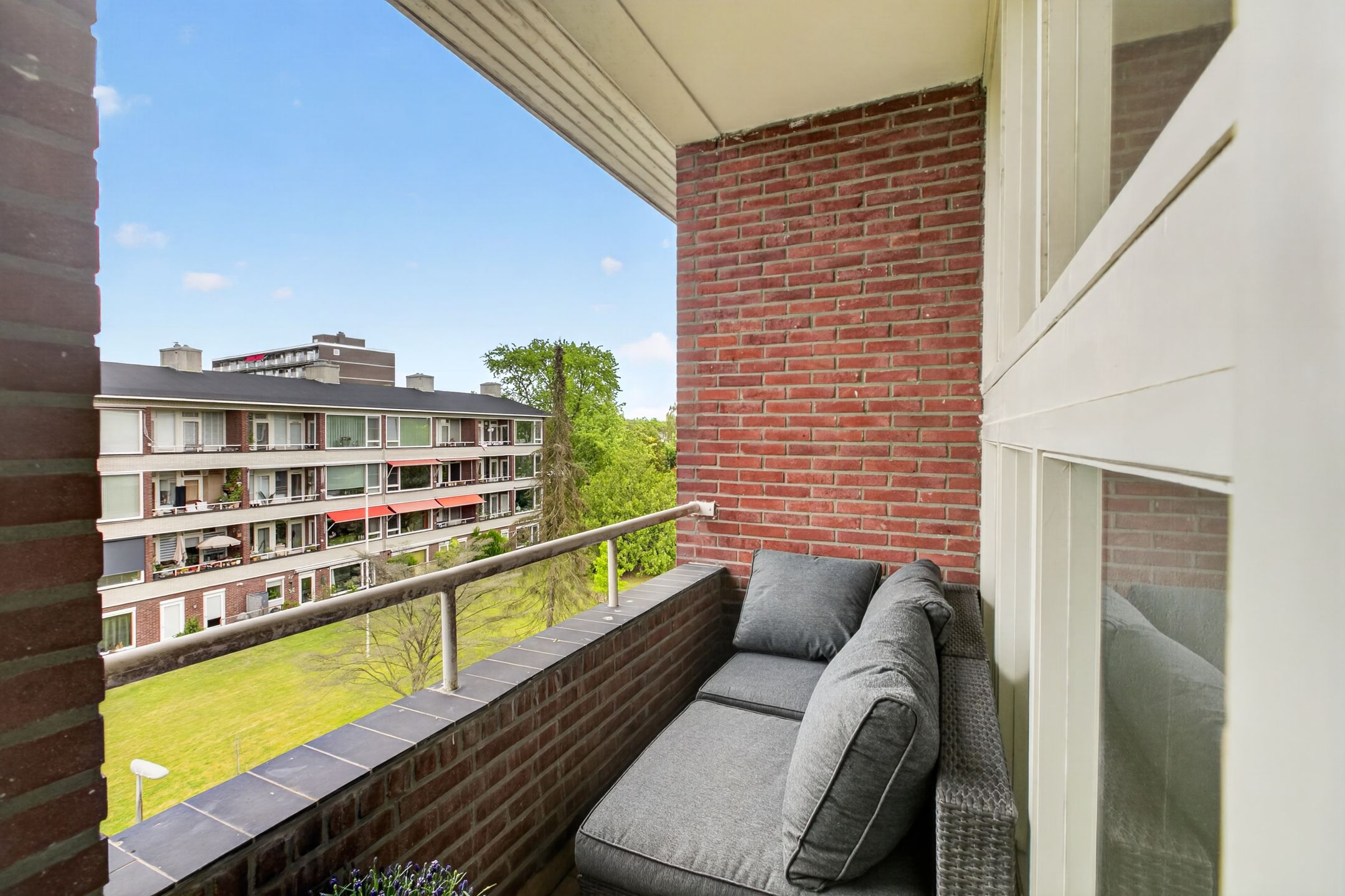Spacious and Light 3-Room Corner Apartment with Three Balconies in Bussum Oostereng — 24