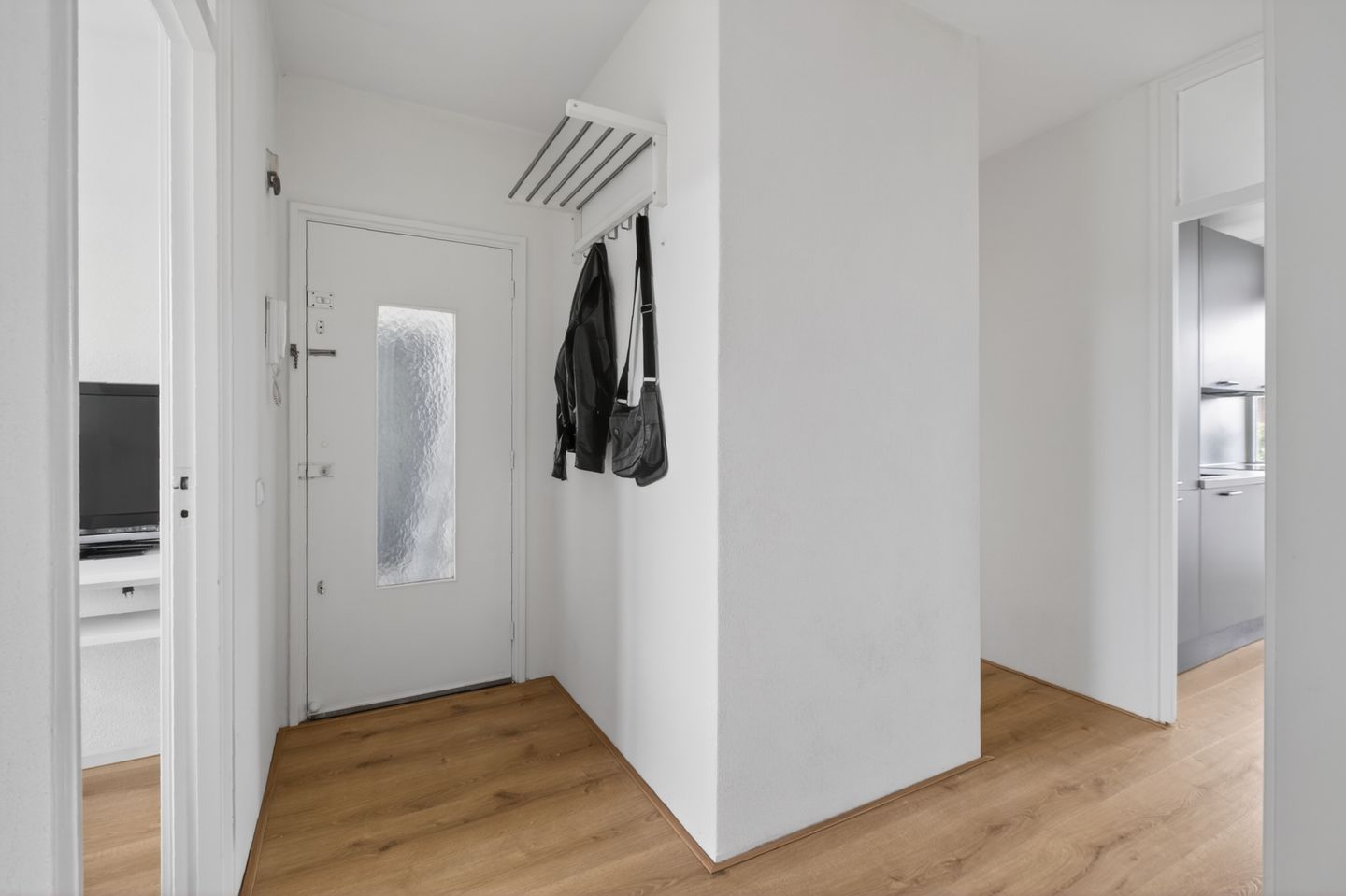 Spacious and Light 3-Room Corner Apartment with Three Balconies in Bussum Oostereng — 14