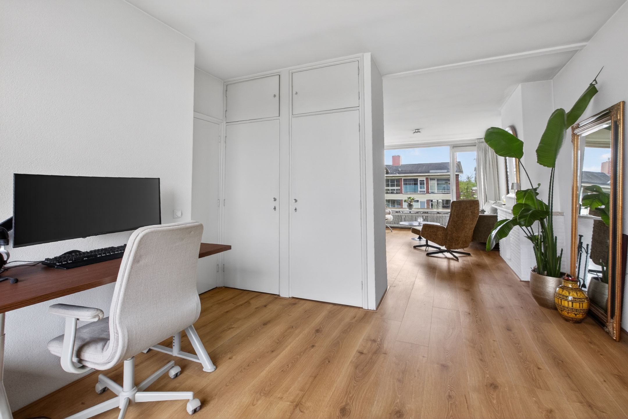 Spacious and Light 3-Room Corner Apartment with Three Balconies in Bussum Oostereng — 12