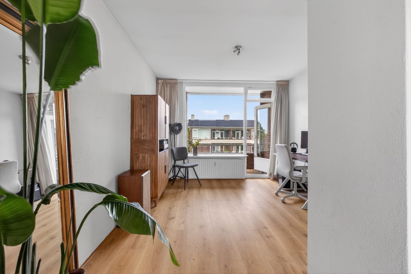 Spacious and Light 3-Room Corner Apartment with Three Balconies in Bussum Oostereng — 10