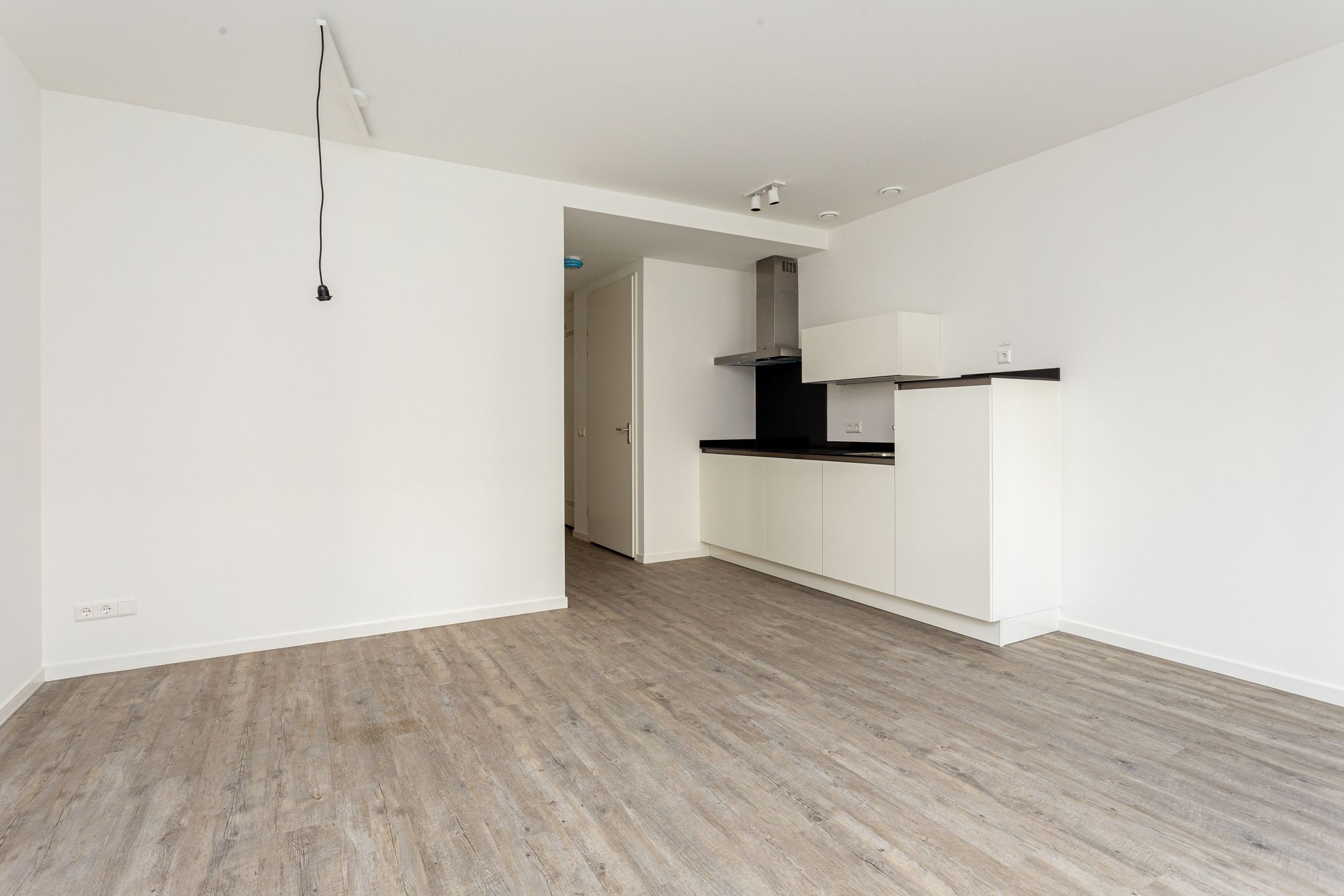 Photo 12 of Hellestraat 11-D