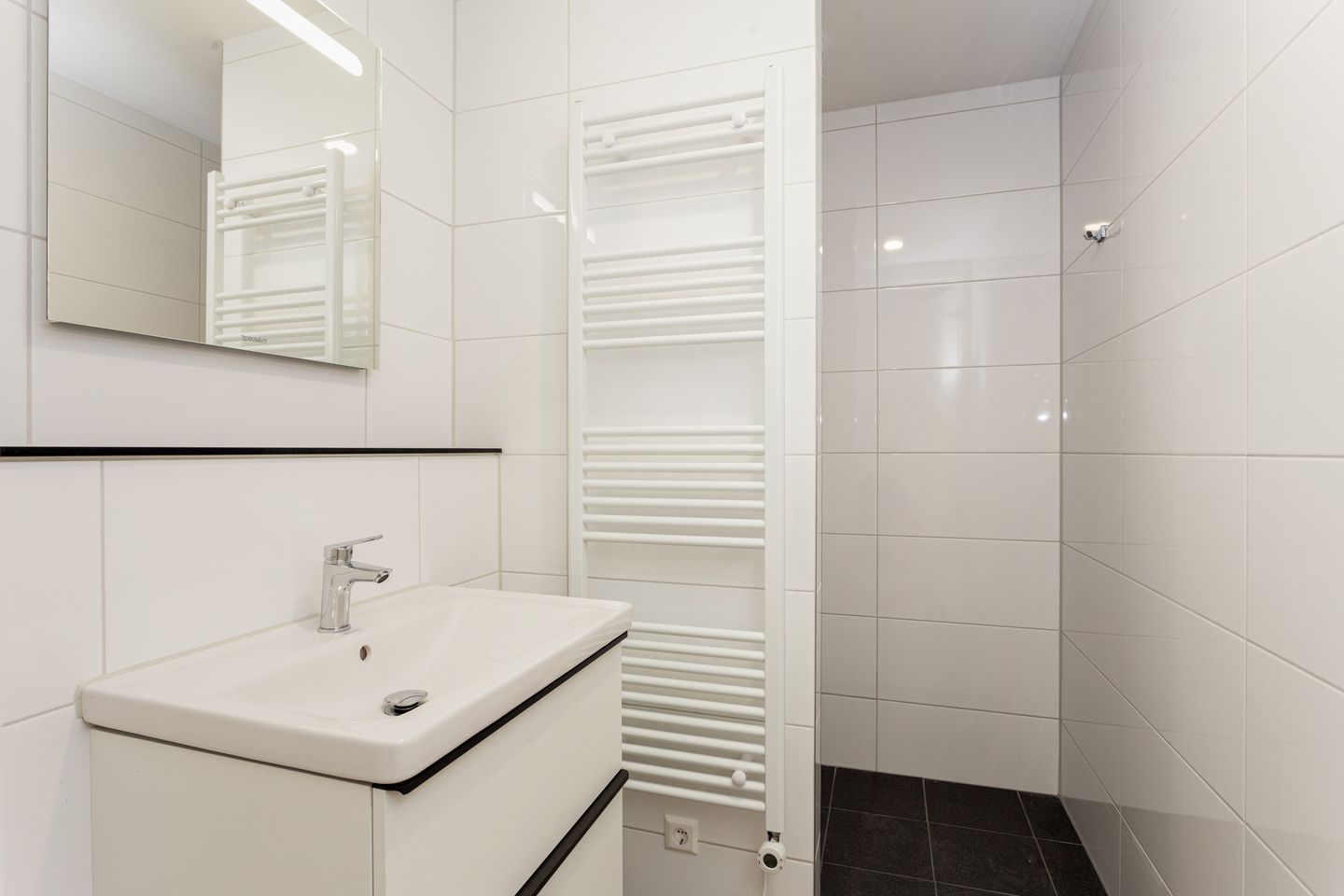 Photo 14 of Hellestraat 11-D