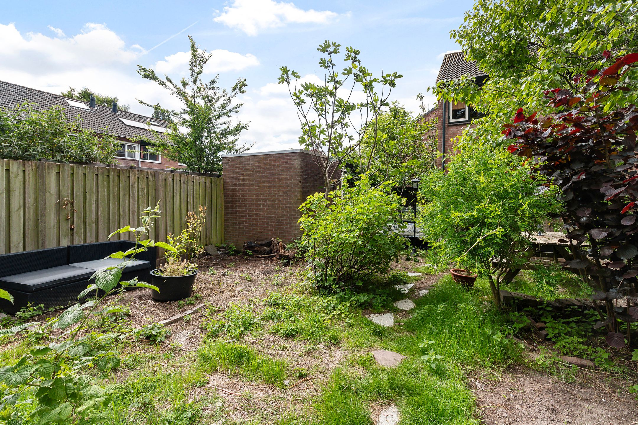 Spacious corner house with deep garden in quiet Sterrenburg location — 21