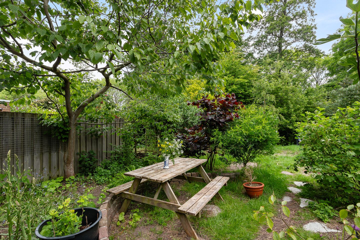 Spacious corner house with deep garden in quiet Sterrenburg location — 19