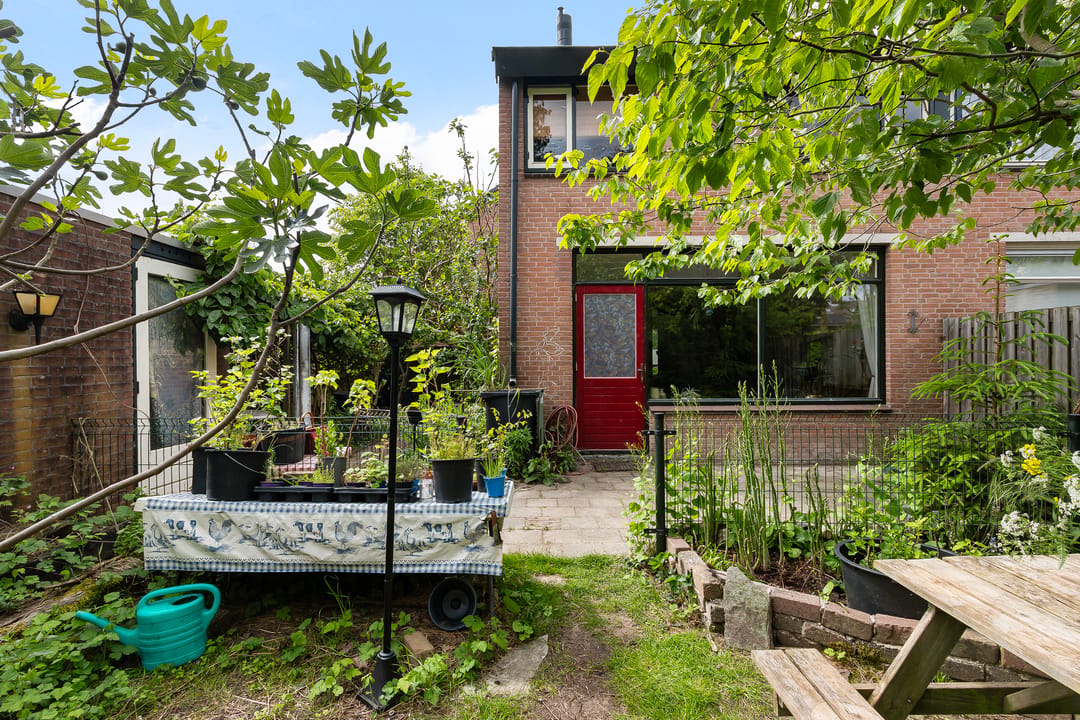 Spacious corner house with deep garden in quiet Sterrenburg location — 22