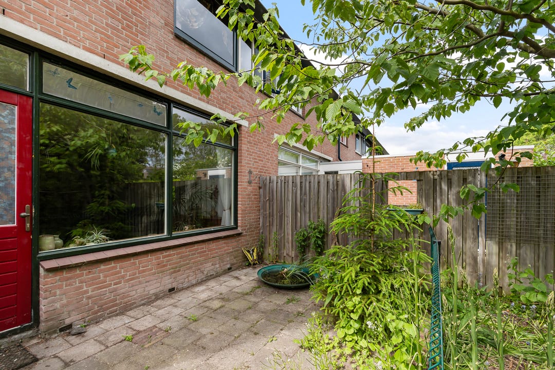 Spacious corner house with deep garden in quiet Sterrenburg location — 23