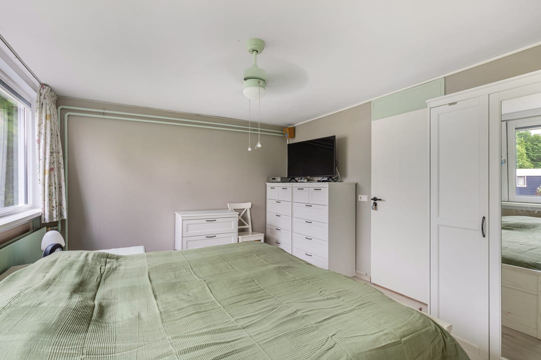 Spacious Energy-Efficient Townhouse with Large West-Facing Garden in Lelystad — 17