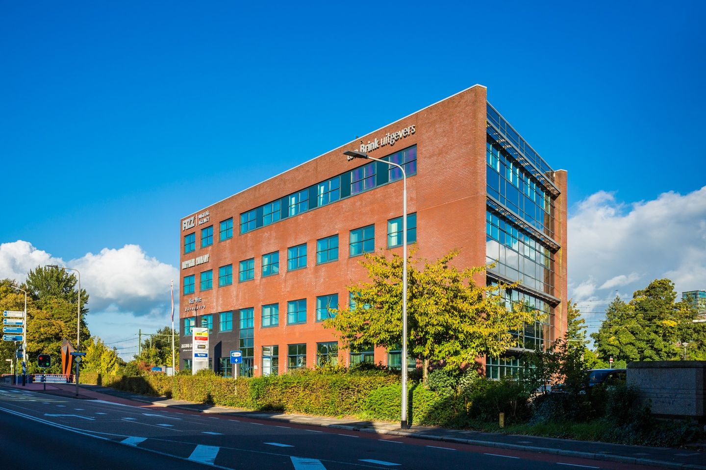 Bekijk foto 1 van Parallelweg 1