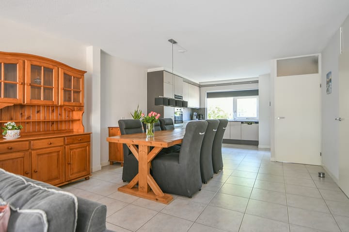 Tussenwoning te koop: Corversbos 164, Hoofddorp