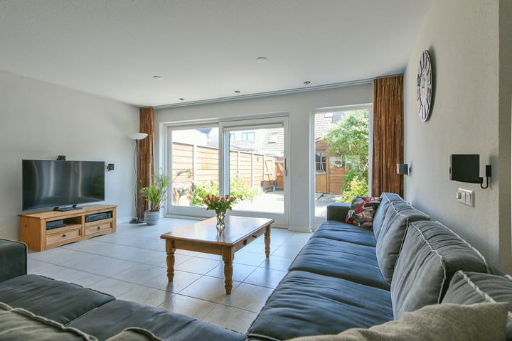 Tussenwoning te koop: Corversbos 164, Hoofddorp
