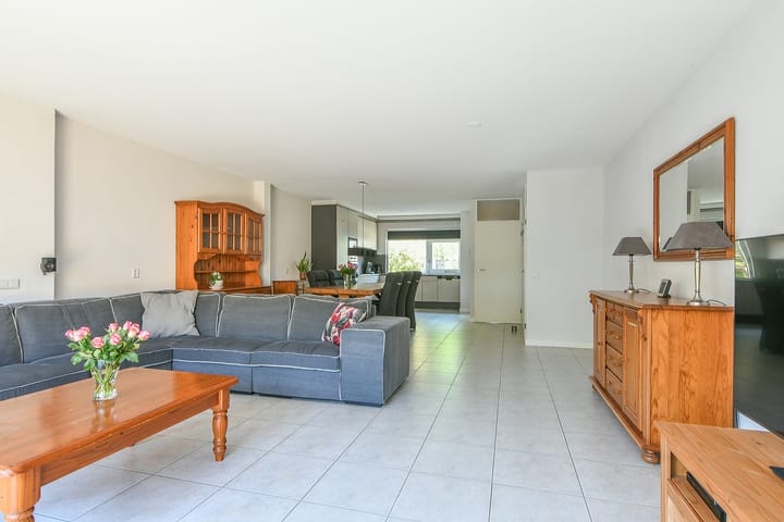 Tussenwoning te koop: Corversbos 164, Hoofddorp