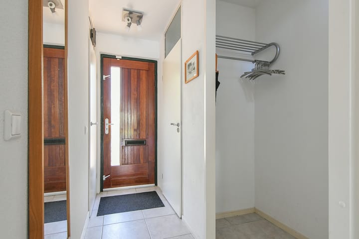 Tussenwoning te koop: Corversbos 164, Hoofddorp