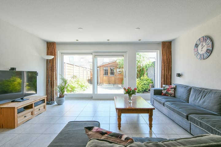 Tussenwoning te koop: Corversbos 164, Hoofddorp