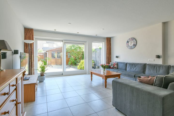 Tussenwoning te koop: Corversbos 164, Hoofddorp