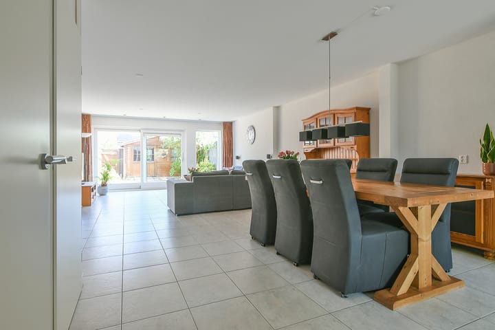 Tussenwoning te koop: Corversbos 164, Hoofddorp