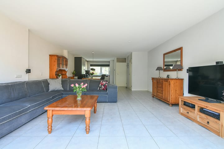 Tussenwoning te koop: Corversbos 164, Hoofddorp