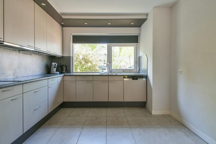 Tussenwoning te koop: Corversbos 164, Hoofddorp