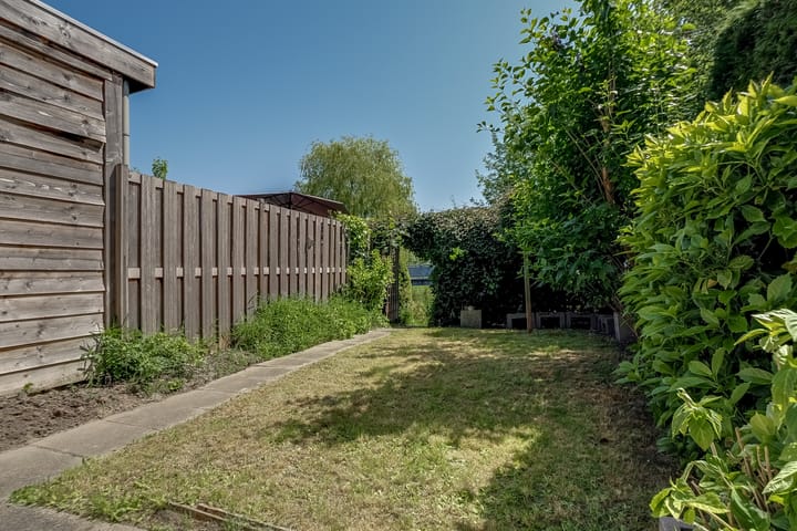 Tussenwoning te koop: Bertus Aafjeshof 169, Hoorn