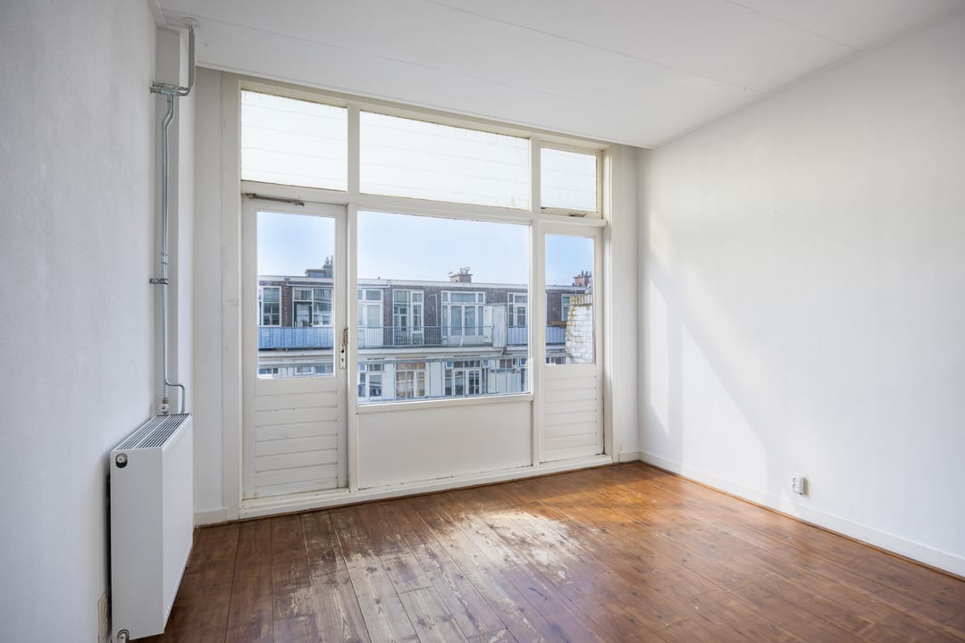 Spacious 6-Room Upper Apartment with Renovation and Splitting Potential in Scheveningen-Bad — 17
