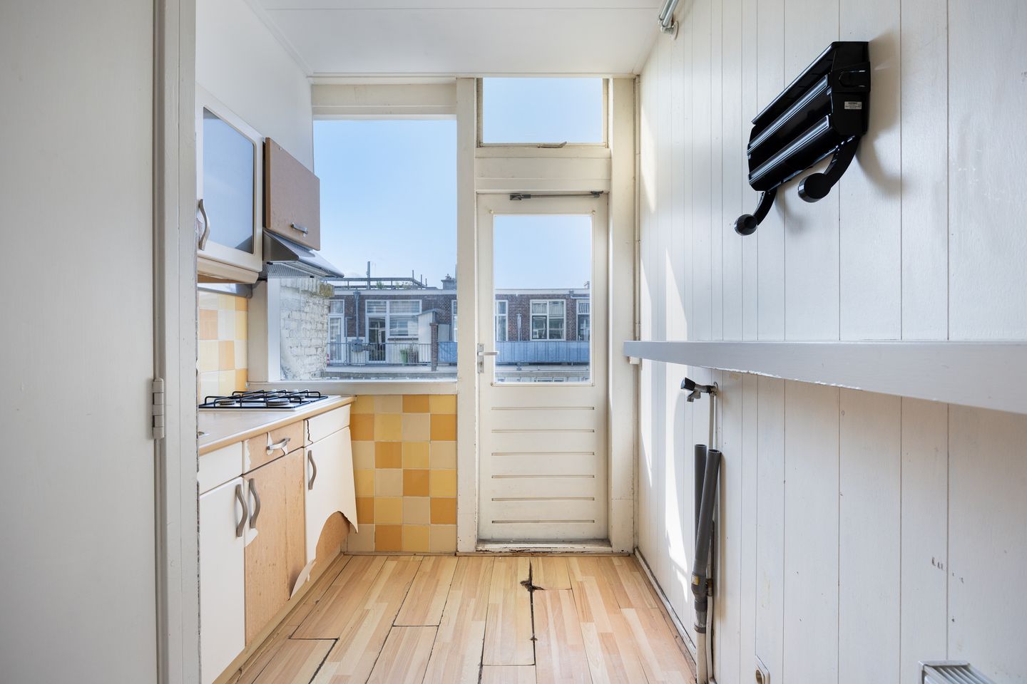 Spacious 6-Room Upper Apartment with Renovation and Splitting Potential in Scheveningen-Bad — 10