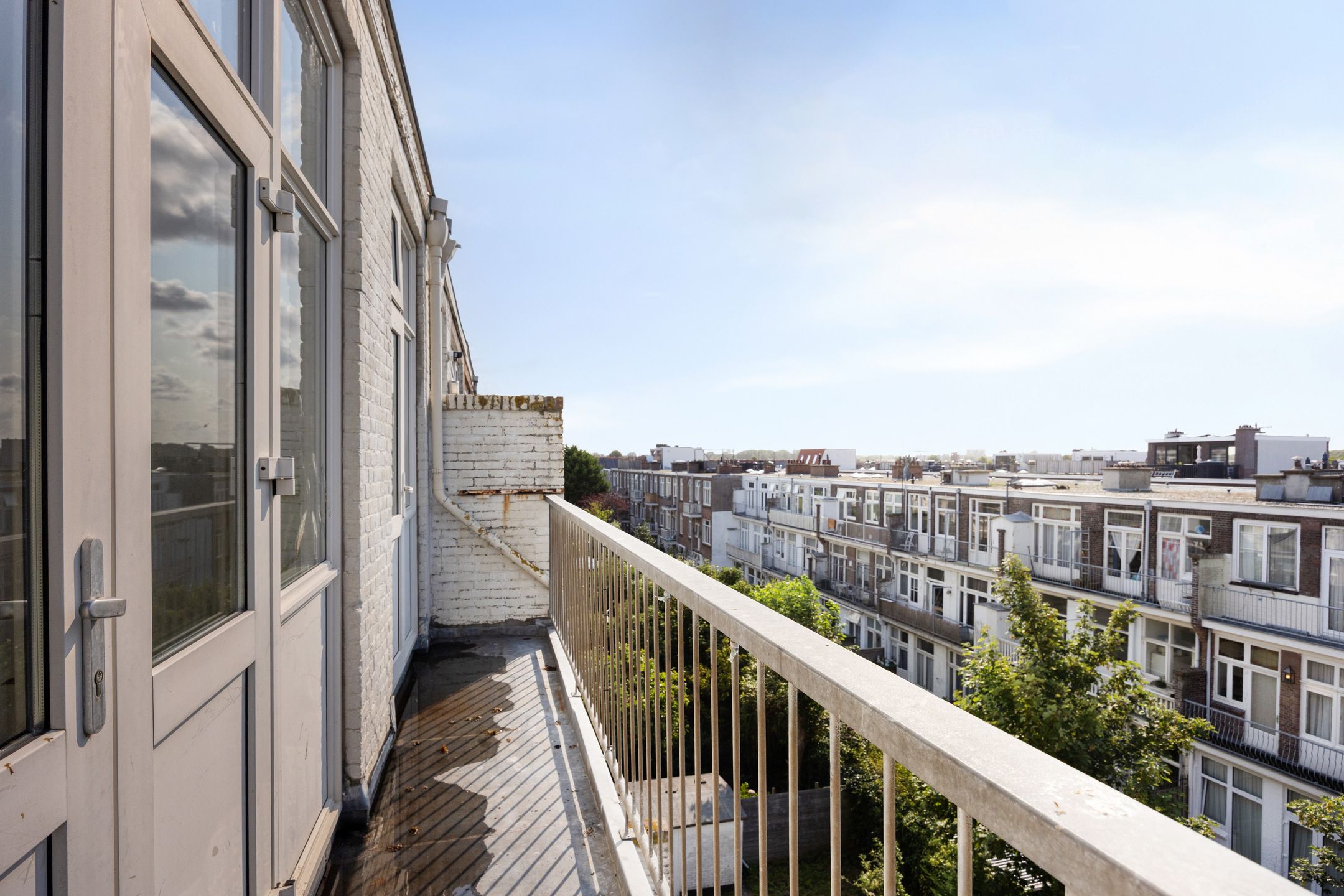 Spacious 6-Room Upper Apartment with Renovation and Splitting Potential in Scheveningen-Bad — 27
