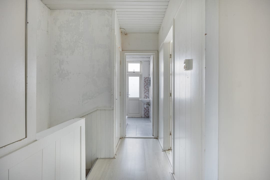 Spacious 6-Room Upper Apartment with Renovation and Splitting Potential in Scheveningen-Bad — 22