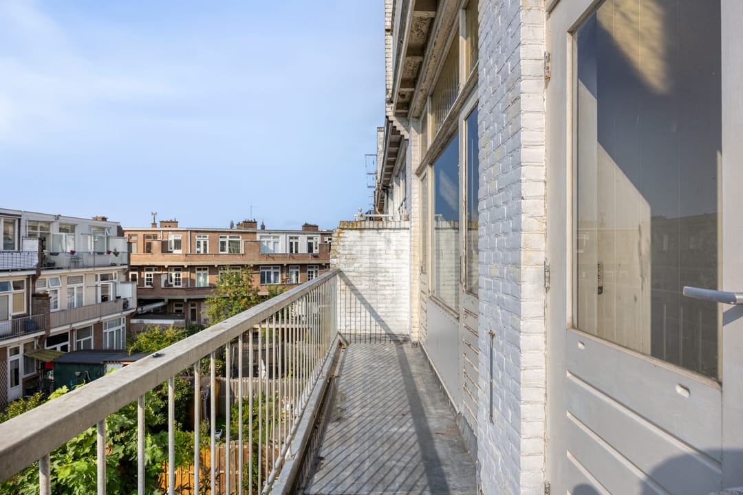 Spacious 6-Room Upper Apartment with Renovation and Splitting Potential in Scheveningen-Bad — 13