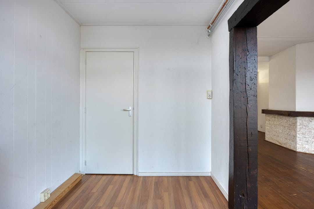 Spacious 6-Room Upper Apartment with Renovation and Splitting Potential in Scheveningen-Bad — 8