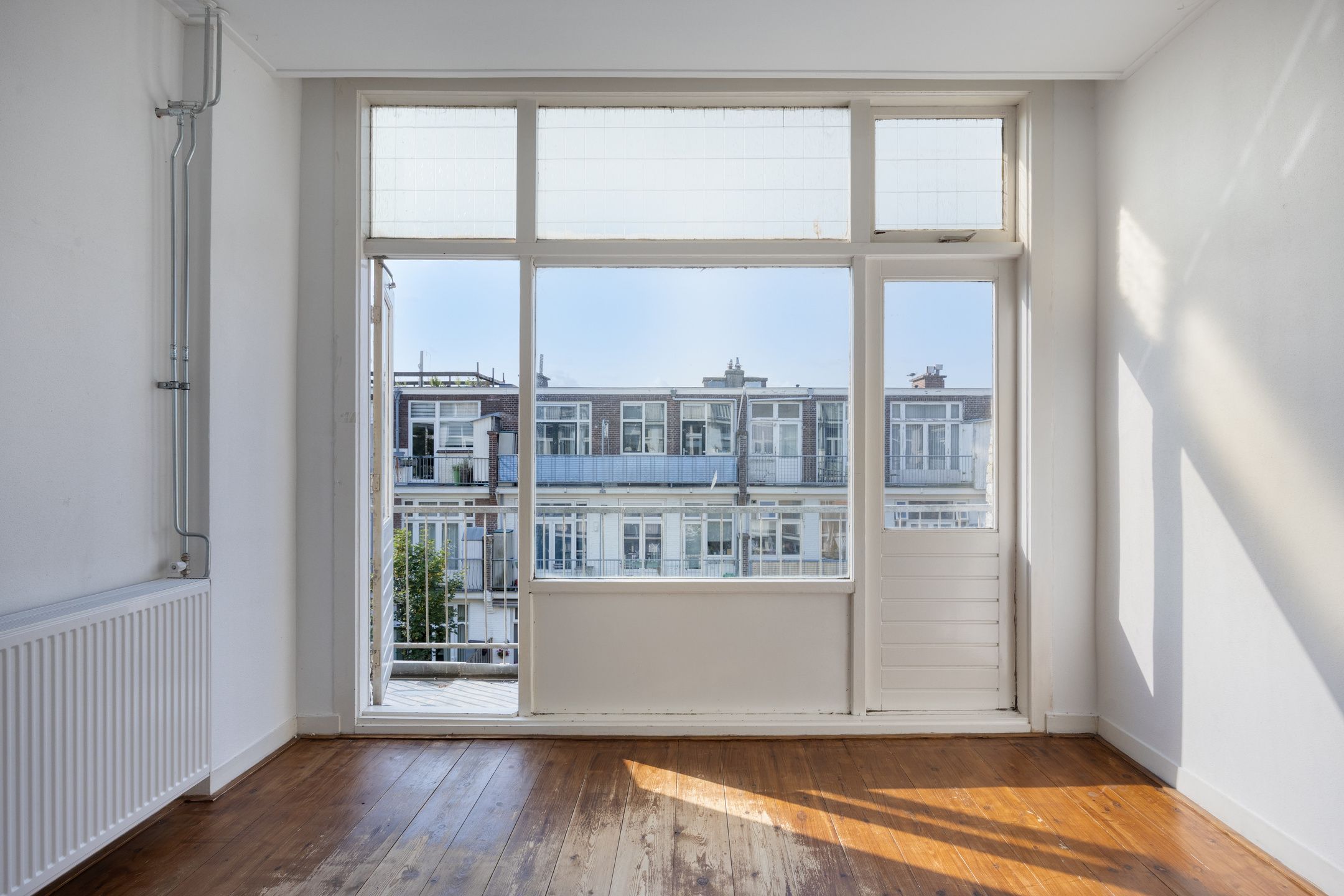 Spacious 6-Room Upper Apartment with Renovation and Splitting Potential in Scheveningen-Bad — 18