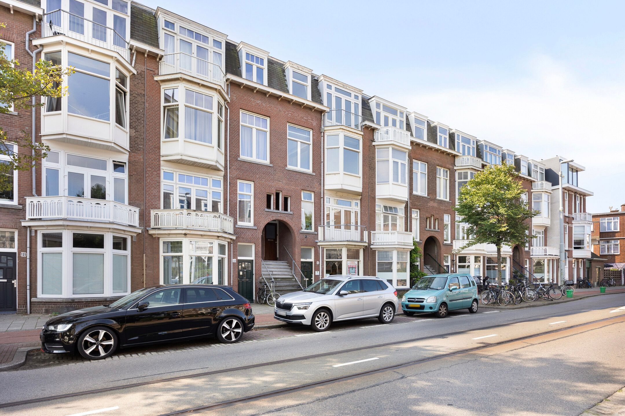 Spacious 6-Room Upper Apartment with Renovation and Splitting Potential in Scheveningen-Bad — 42