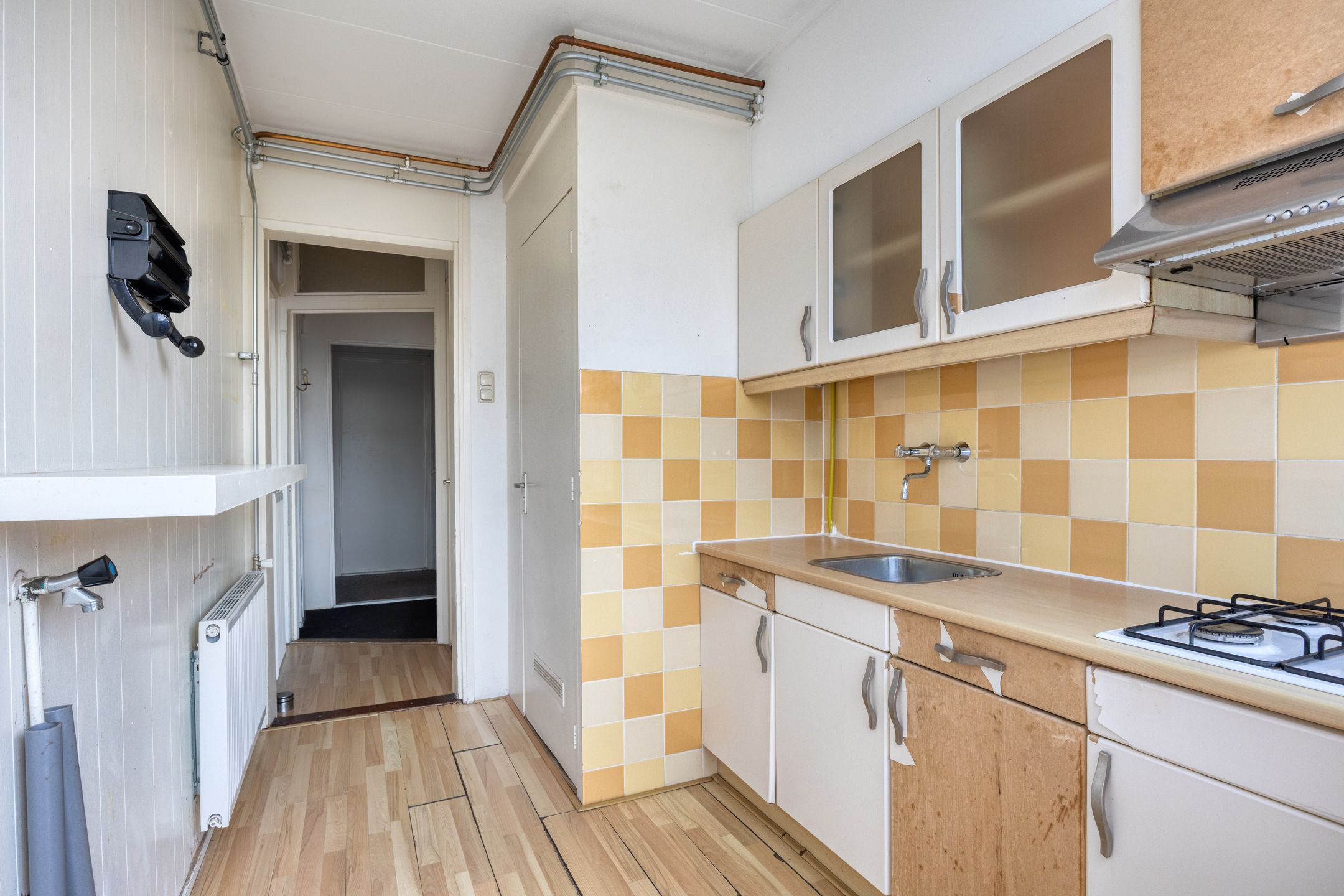 Spacious 6-Room Upper Apartment with Renovation and Splitting Potential in Scheveningen-Bad — 12