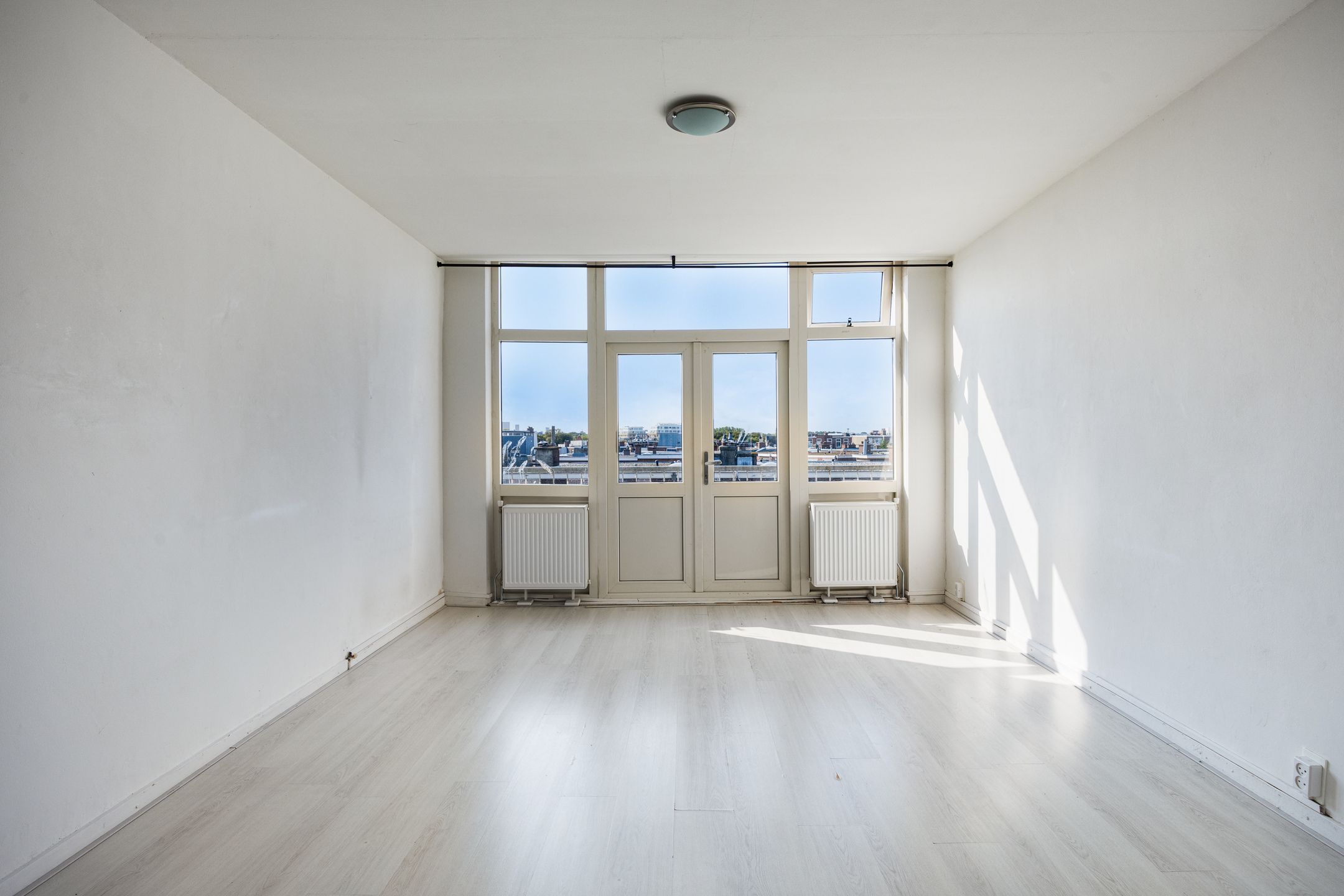 Spacious 6-Room Upper Apartment with Renovation and Splitting Potential in Scheveningen-Bad — 24