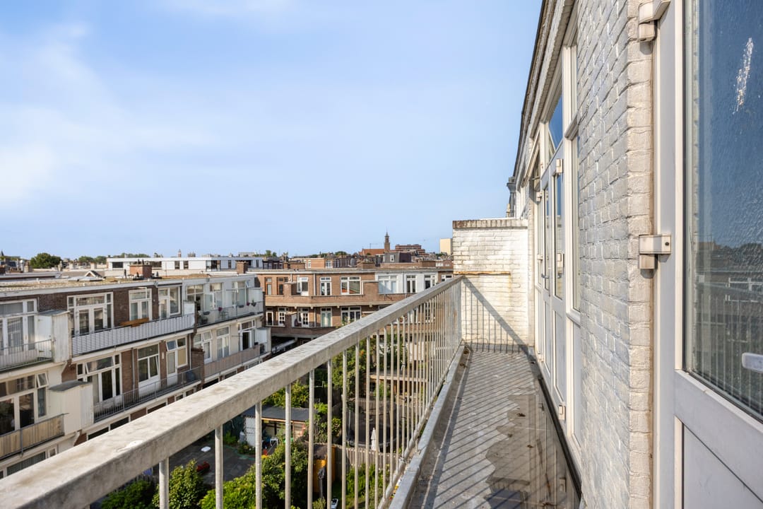 Spacious 6-Room Upper Apartment with Renovation and Splitting Potential in Scheveningen-Bad — 28