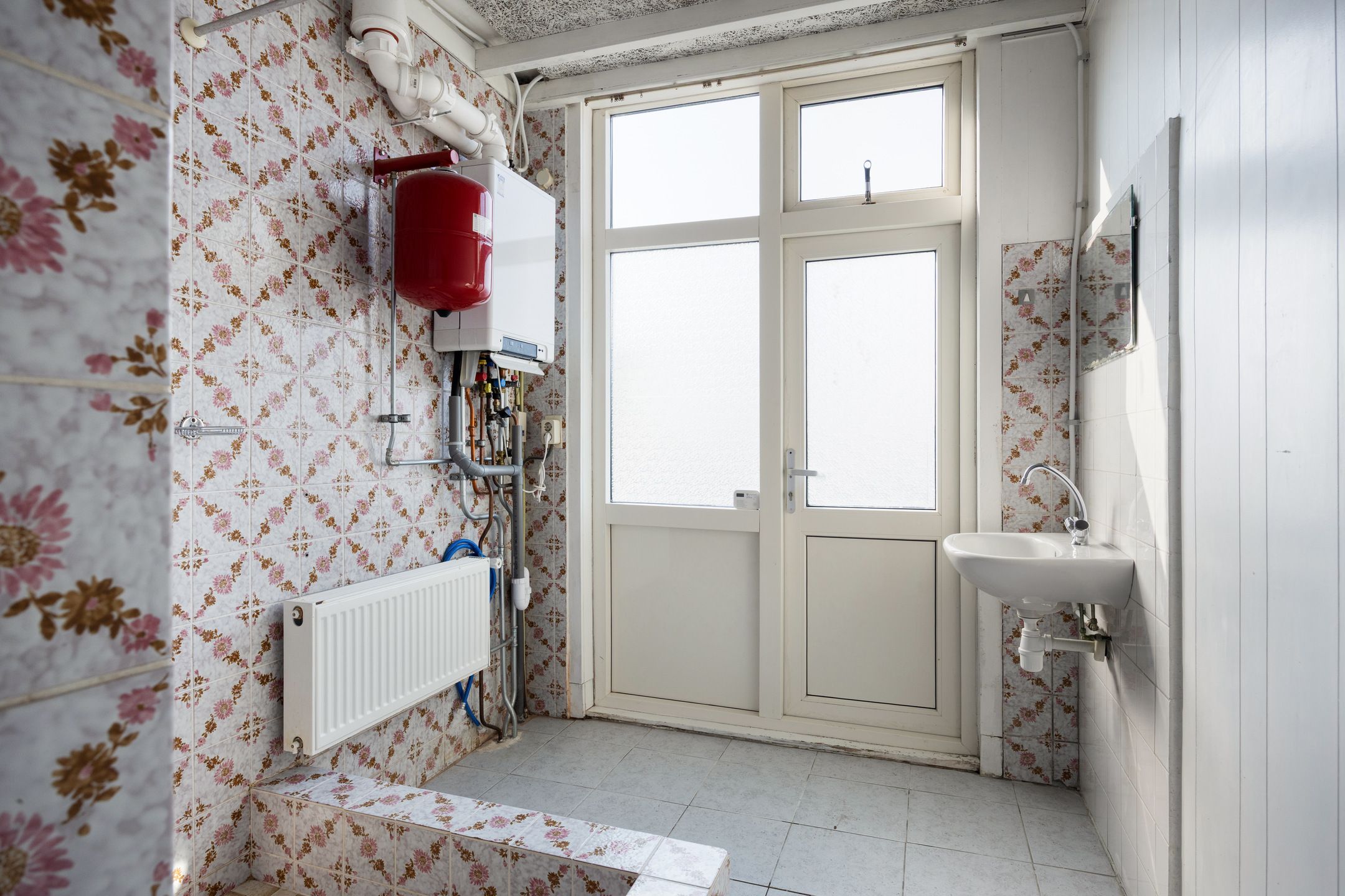 Spacious 6-Room Upper Apartment with Renovation and Splitting Potential in Scheveningen-Bad — 30