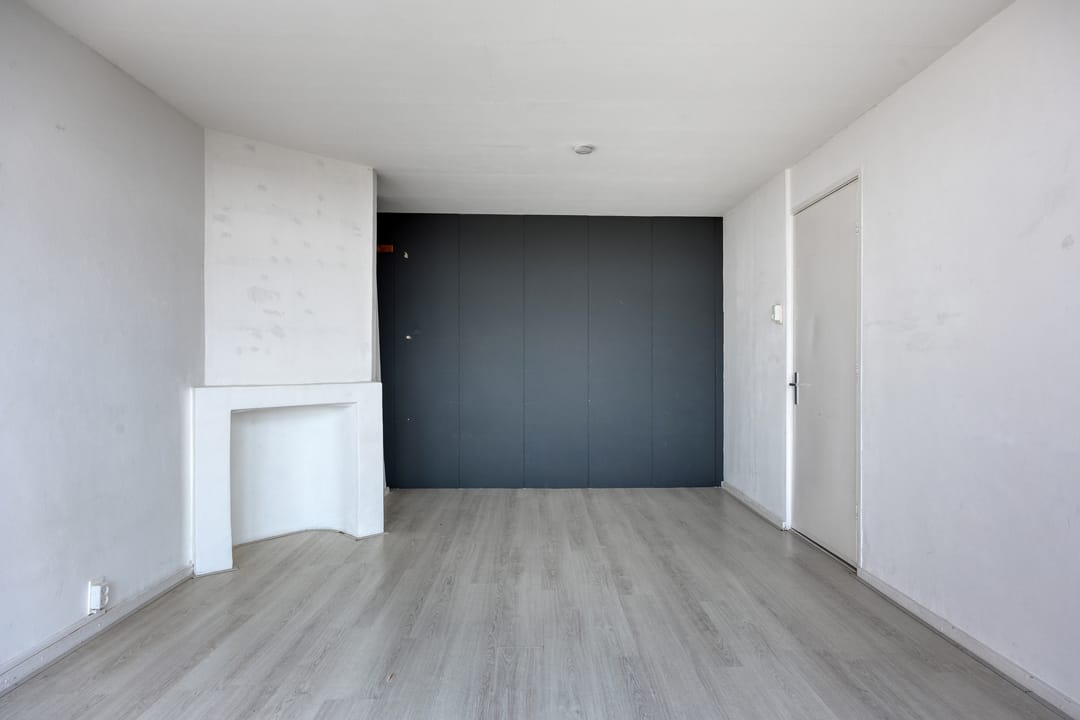 Spacious 6-Room Upper Apartment with Renovation and Splitting Potential in Scheveningen-Bad — 26