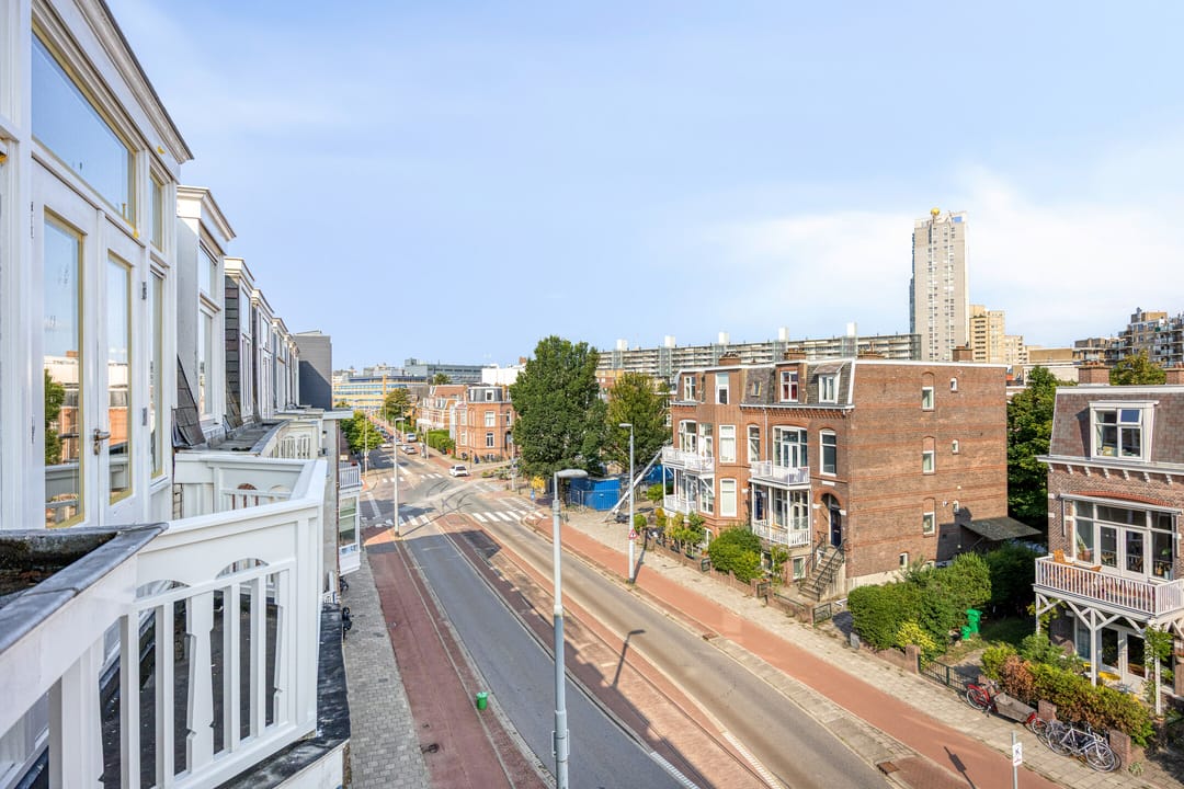 Spacious 6-Room Upper Apartment with Renovation and Splitting Potential in Scheveningen-Bad — 38