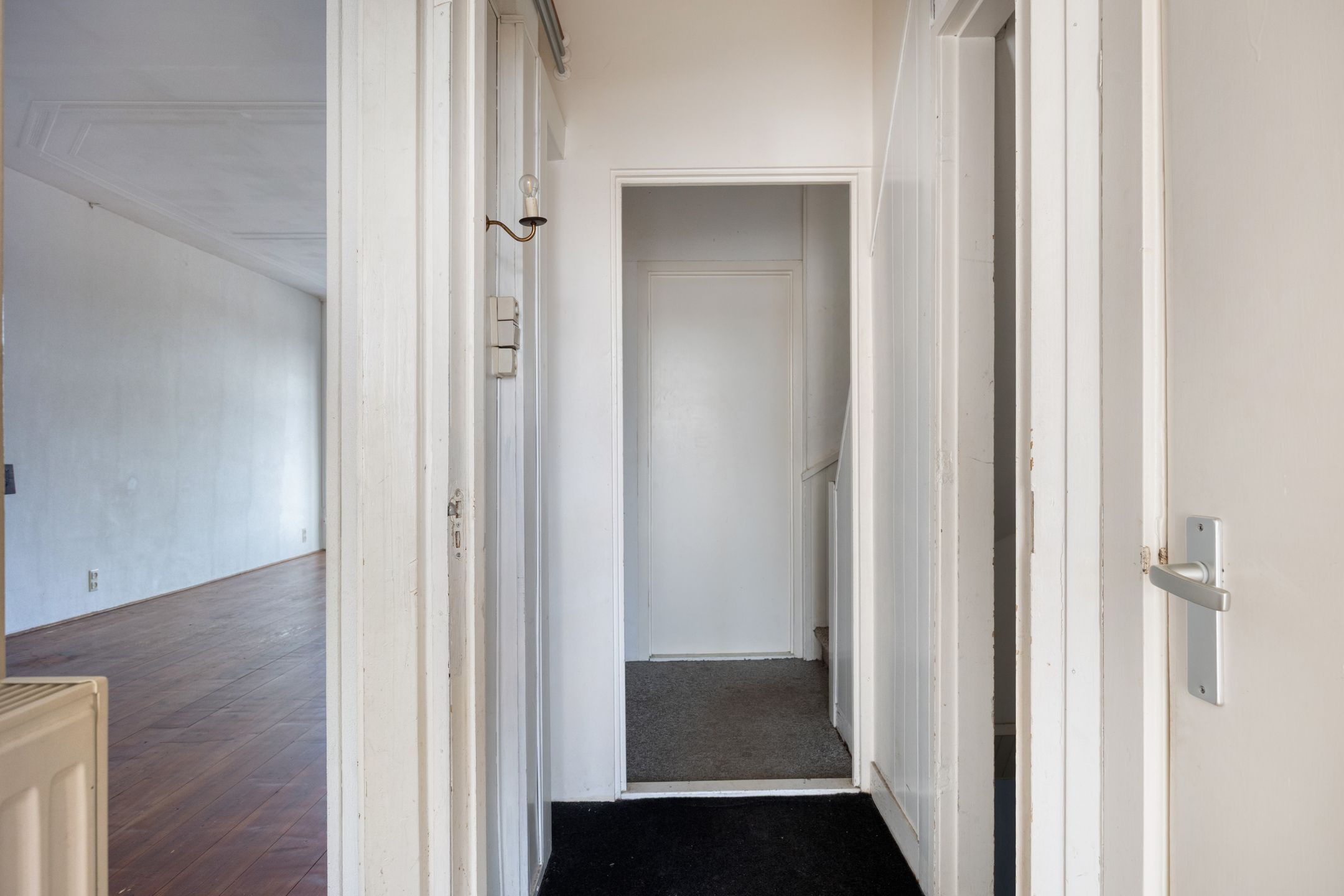 Spacious 6-Room Upper Apartment with Renovation and Splitting Potential in Scheveningen-Bad — 9