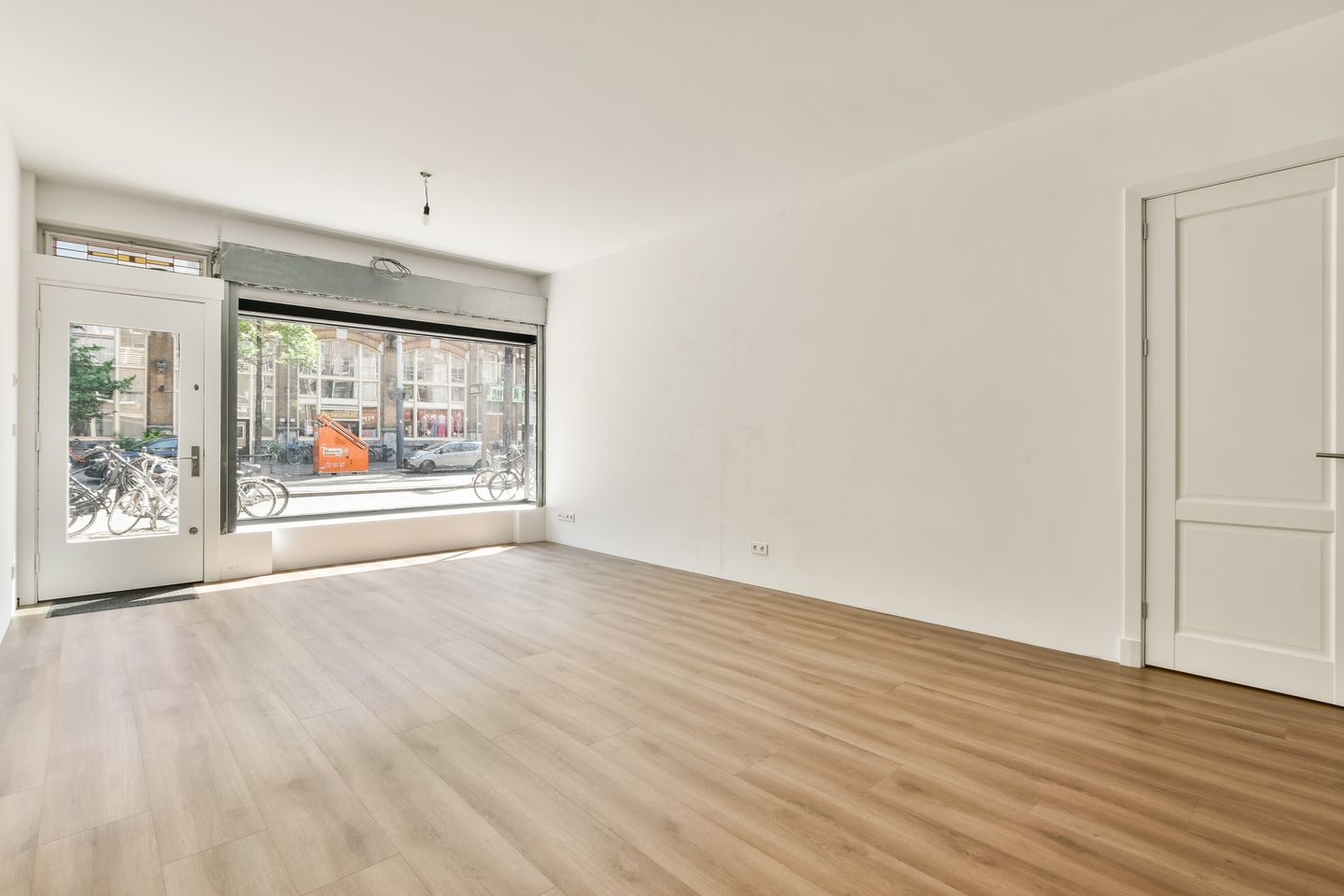 View photo 2 of Bilderdijkstraat 150