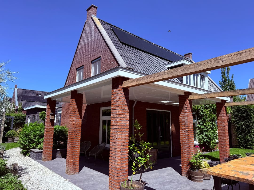 Modern Detached Family Home with South-Facing Garden and Energy Efficiency — 37