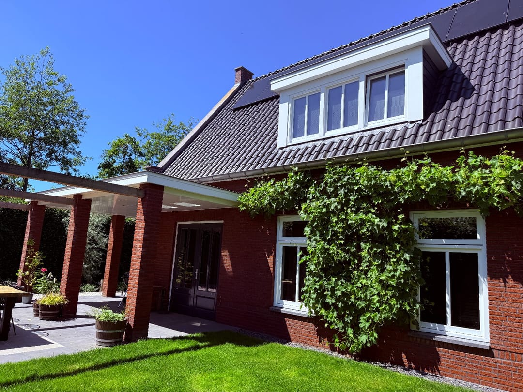 Modern Detached Family Home with South-Facing Garden and Energy Efficiency — 46
