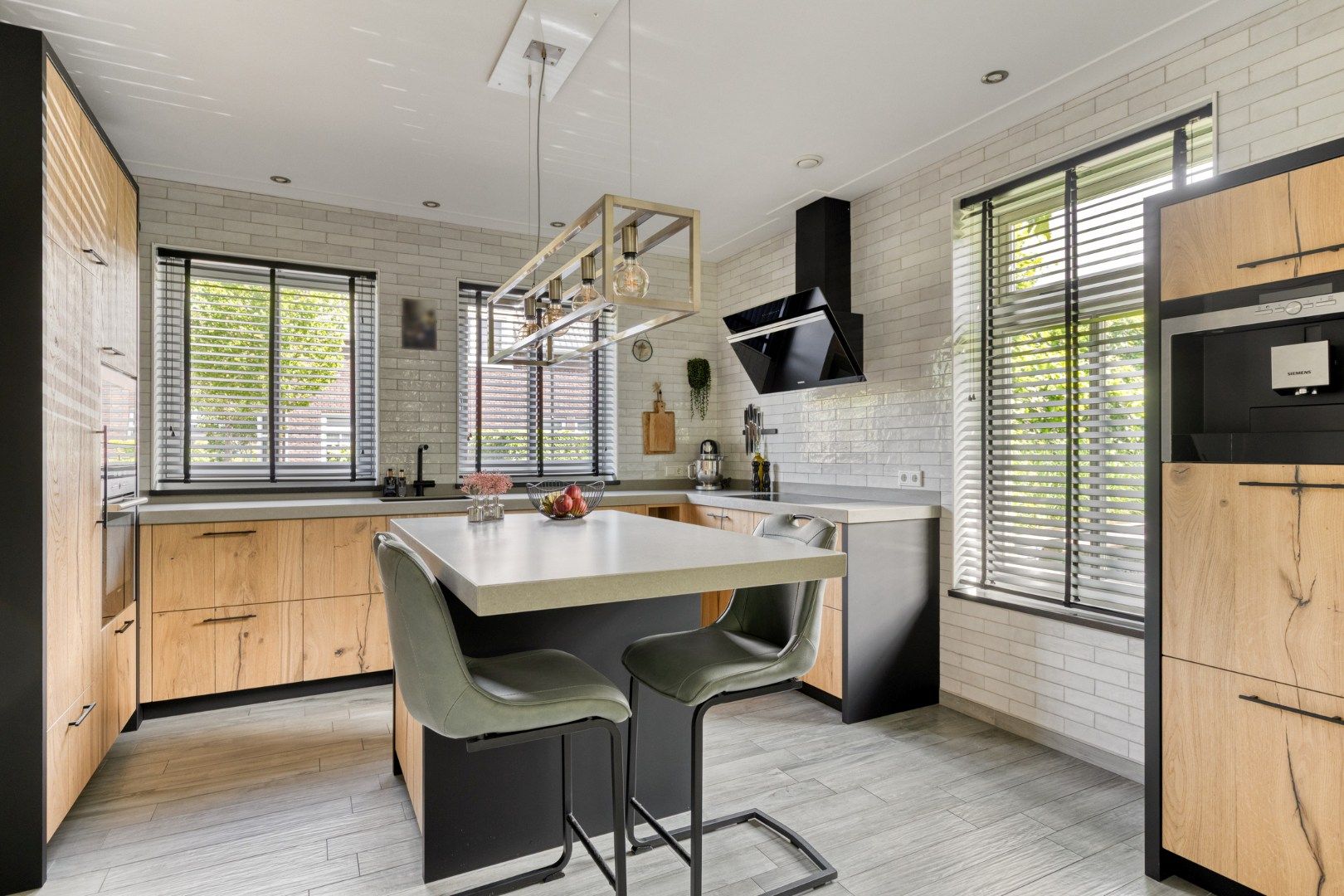 Modern Detached Family Home with South-Facing Garden and Energy Efficiency — 12
